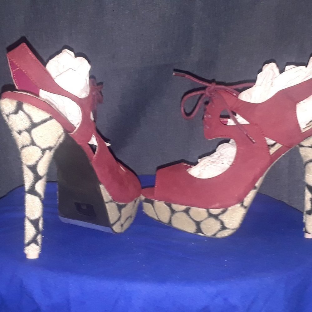 STILETTO - Picture 3 of 6